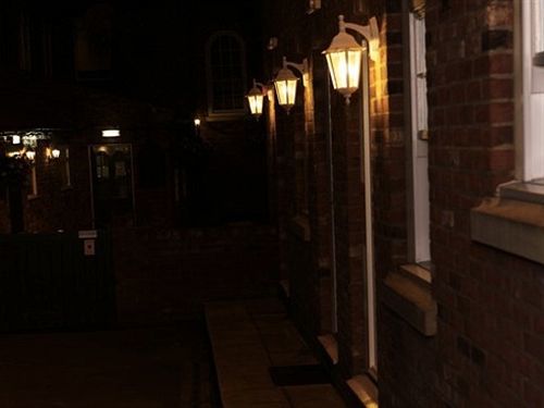 The Downe Arms Hotel Snaith Exterior photo